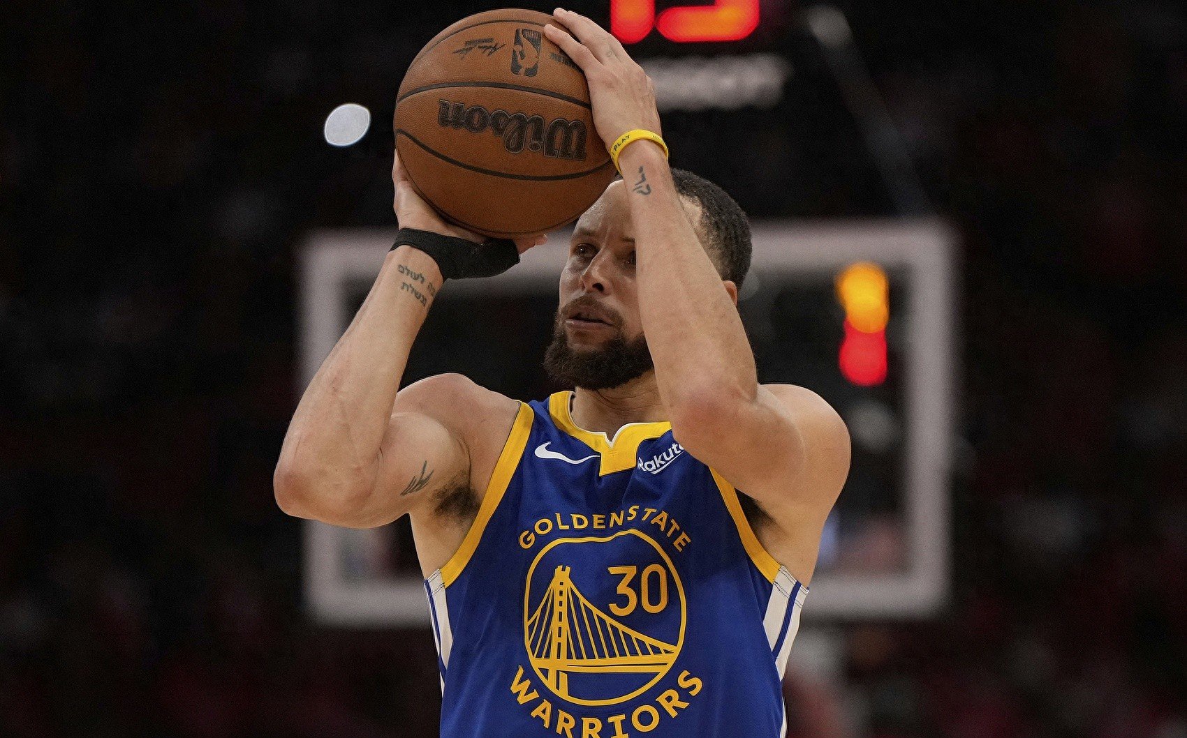 勇士战胜爵士,库里三分表现抢眼 勇士战胜爵士,库里三分表现抢眼