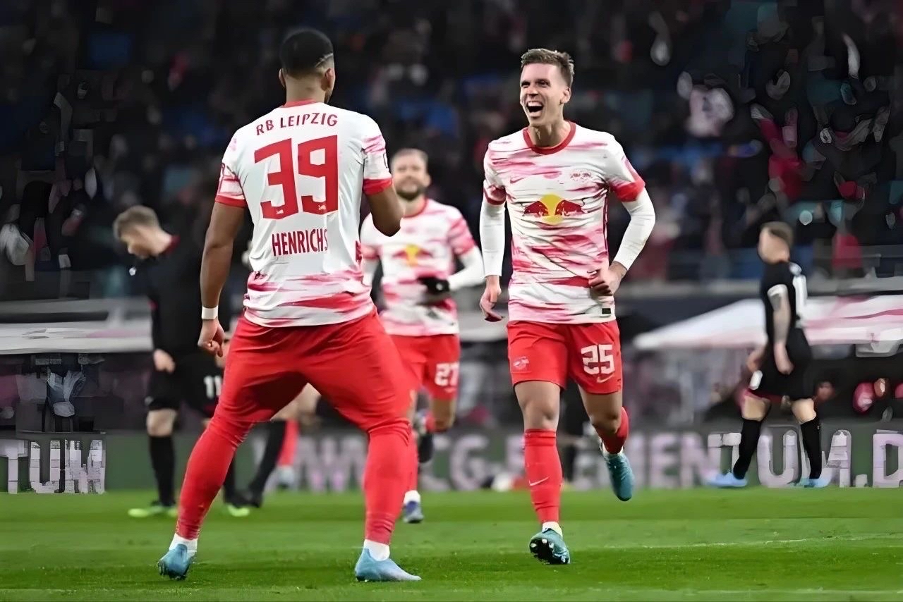 包含斯图加特战胜强敌，喜迎胜利的词条