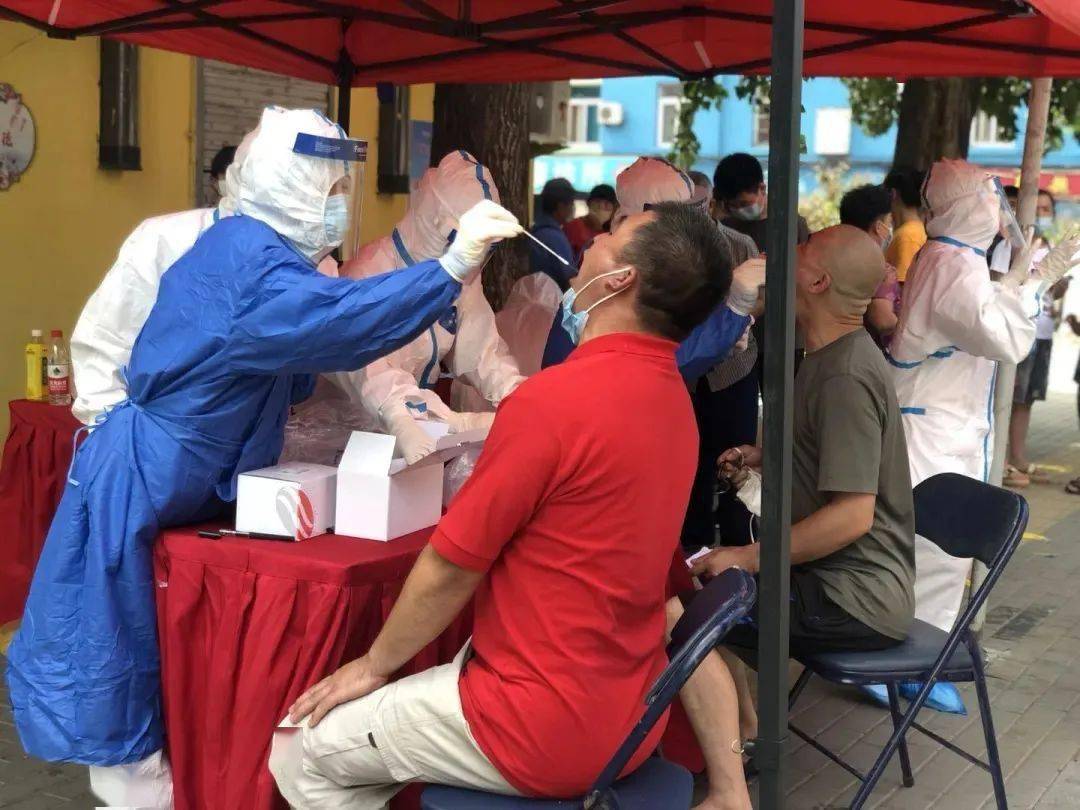 开云体育地址-足球锦标赛球队争分夺秒，全力以赴争胜